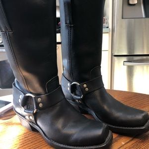 women’s frye boots